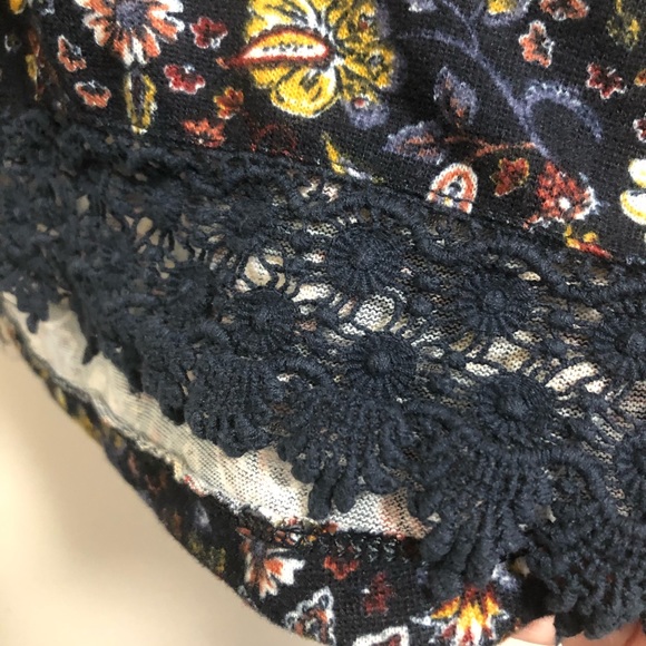 💜4/20 ARDENE Soft Floral Top with Crochet Trim - Picture 6 of 8